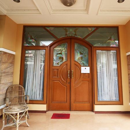 Maharani Guesthouse Tebet Syariah Джакарта Екстер'єр фото