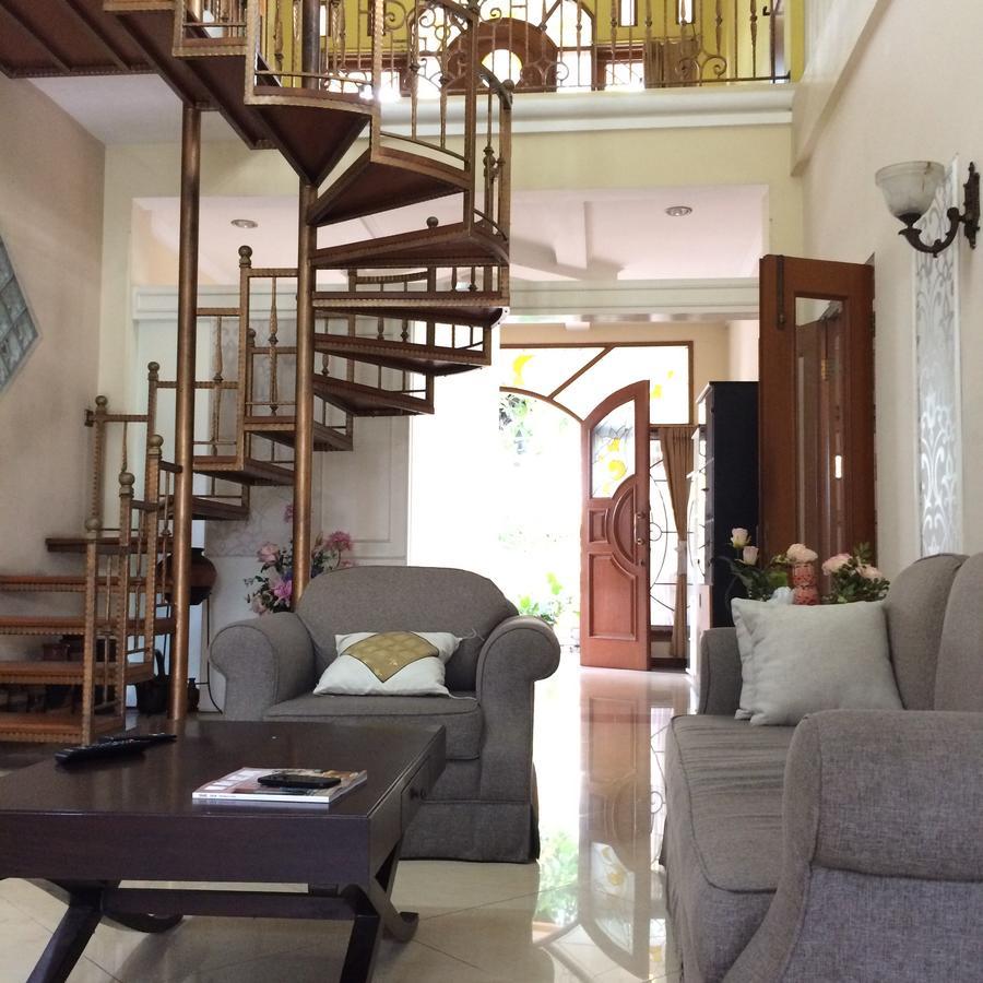 Maharani Guesthouse Tebet Syariah Джакарта Екстер'єр фото
