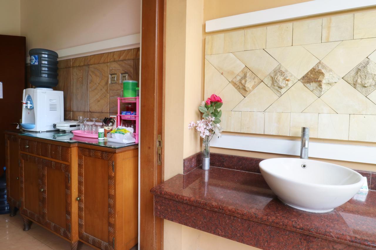 Maharani Guesthouse Tebet Syariah Джакарта Екстер'єр фото