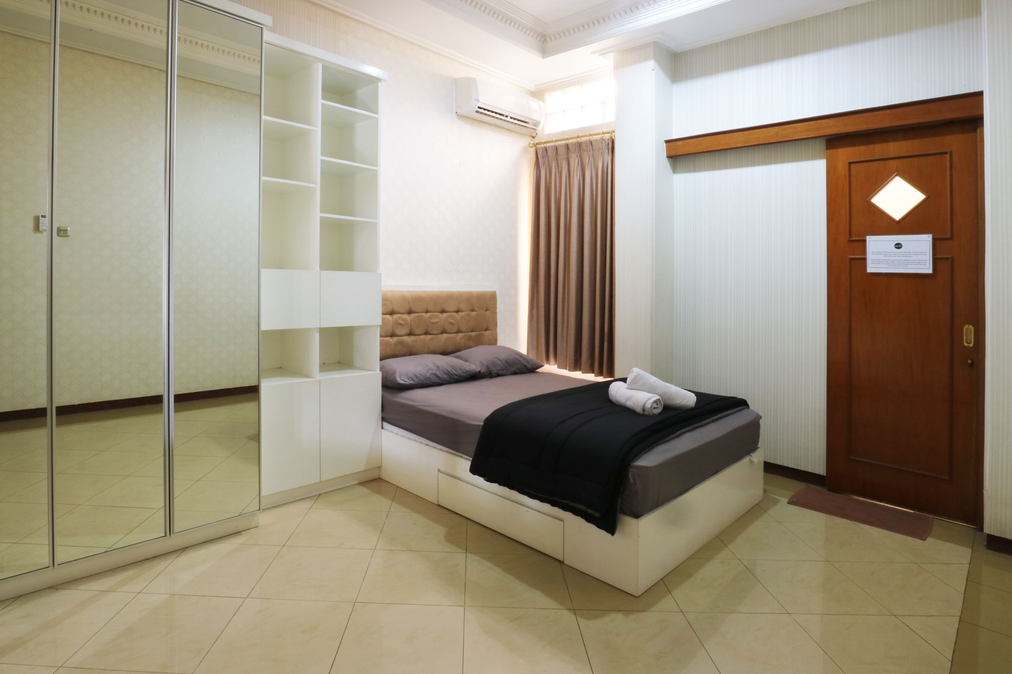 Maharani Guesthouse Tebet Syariah Джакарта Екстер'єр фото