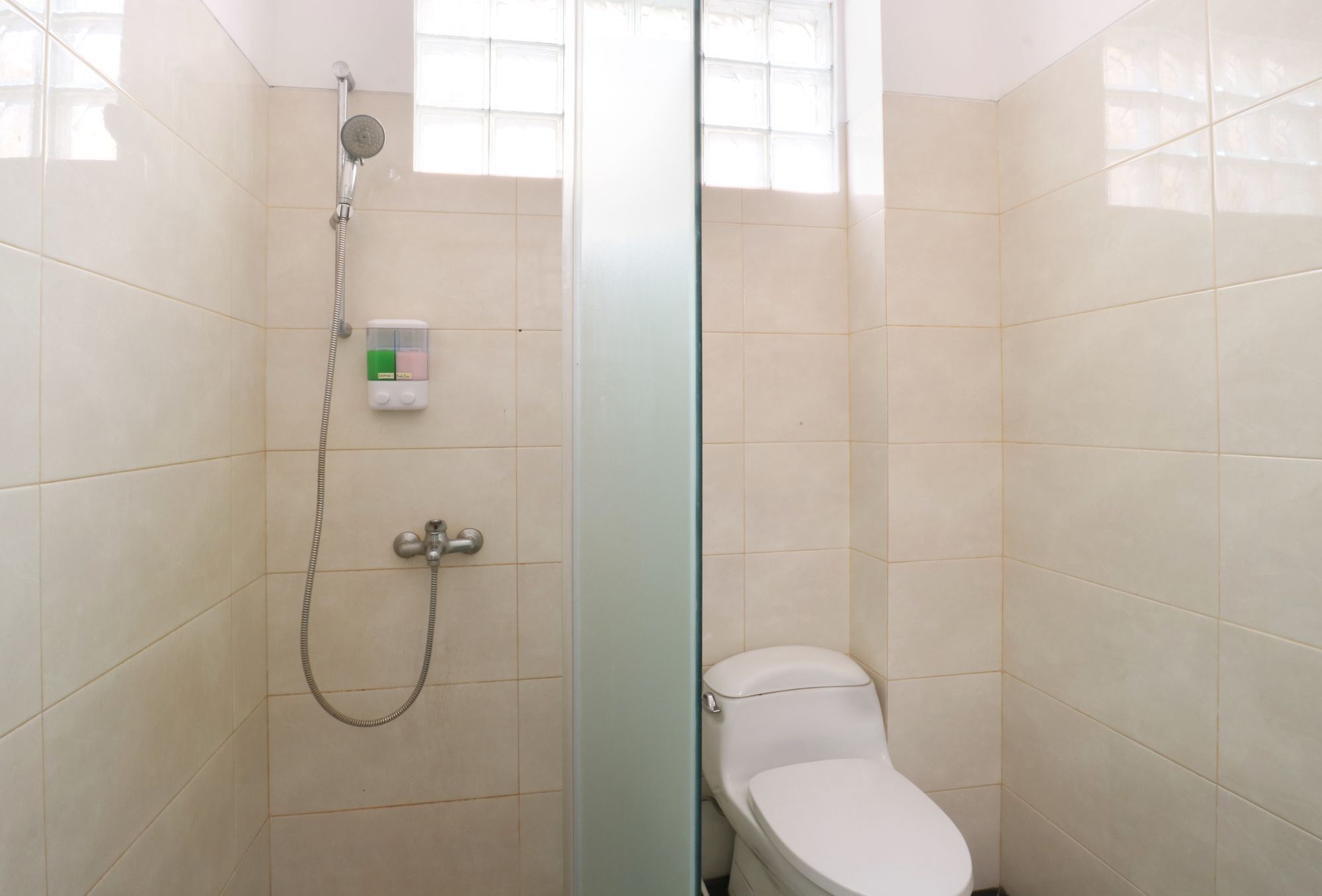 Maharani Guesthouse Tebet Syariah Джакарта Екстер'єр фото
