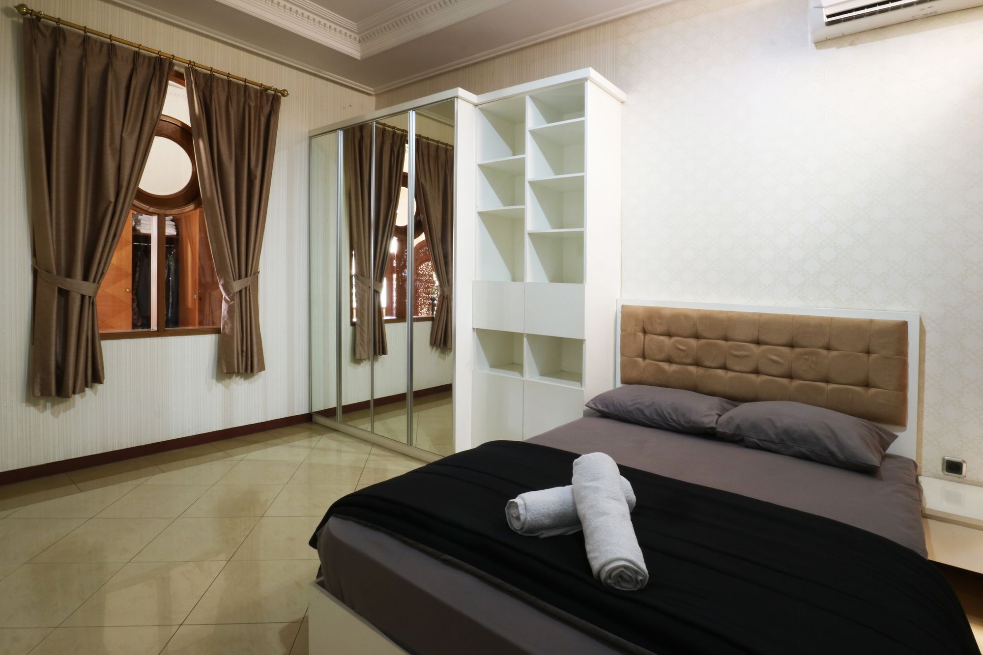 Maharani Guesthouse Tebet Syariah Джакарта Екстер'єр фото