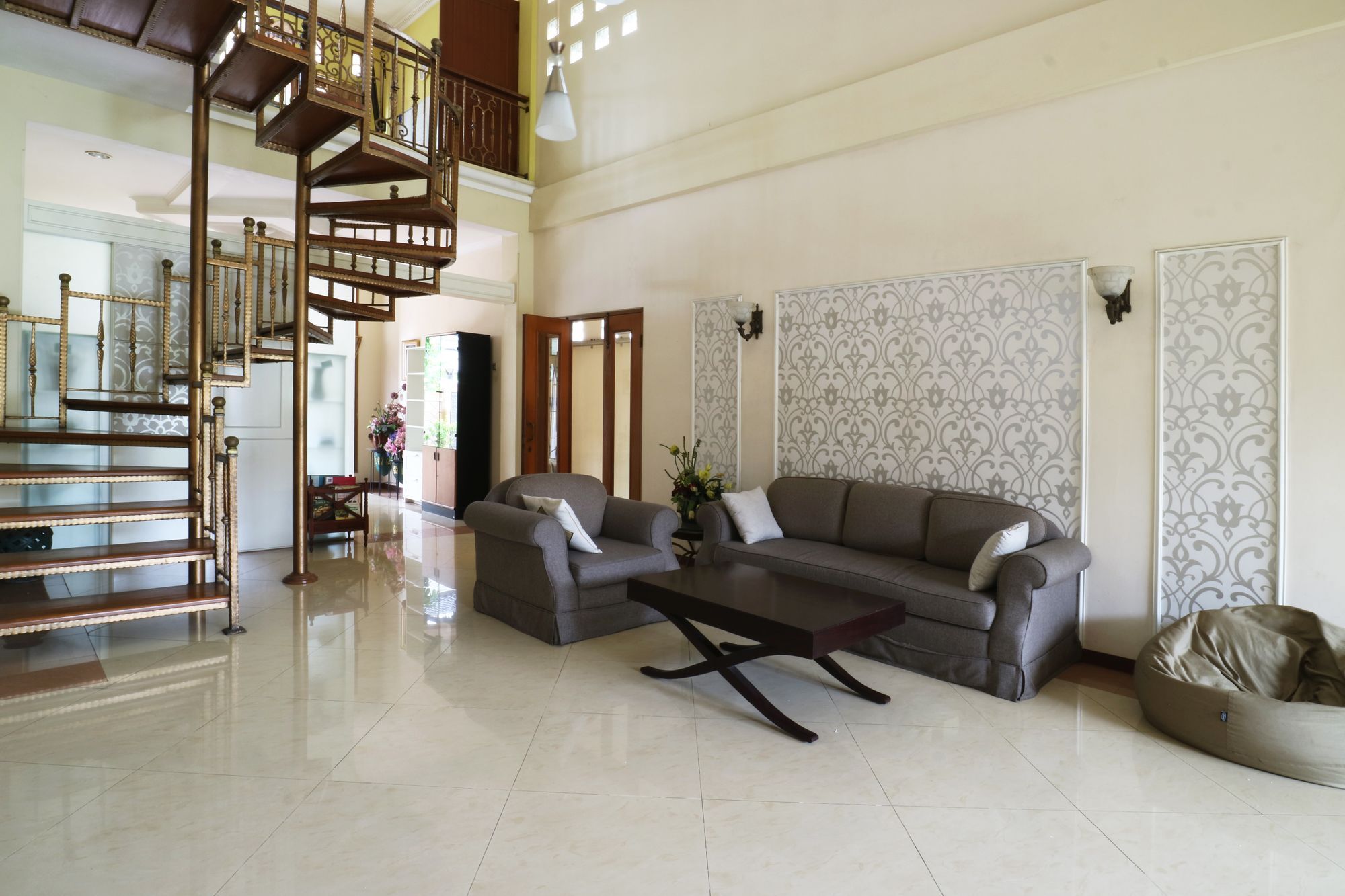 Maharani Guesthouse Tebet Syariah Джакарта Екстер'єр фото