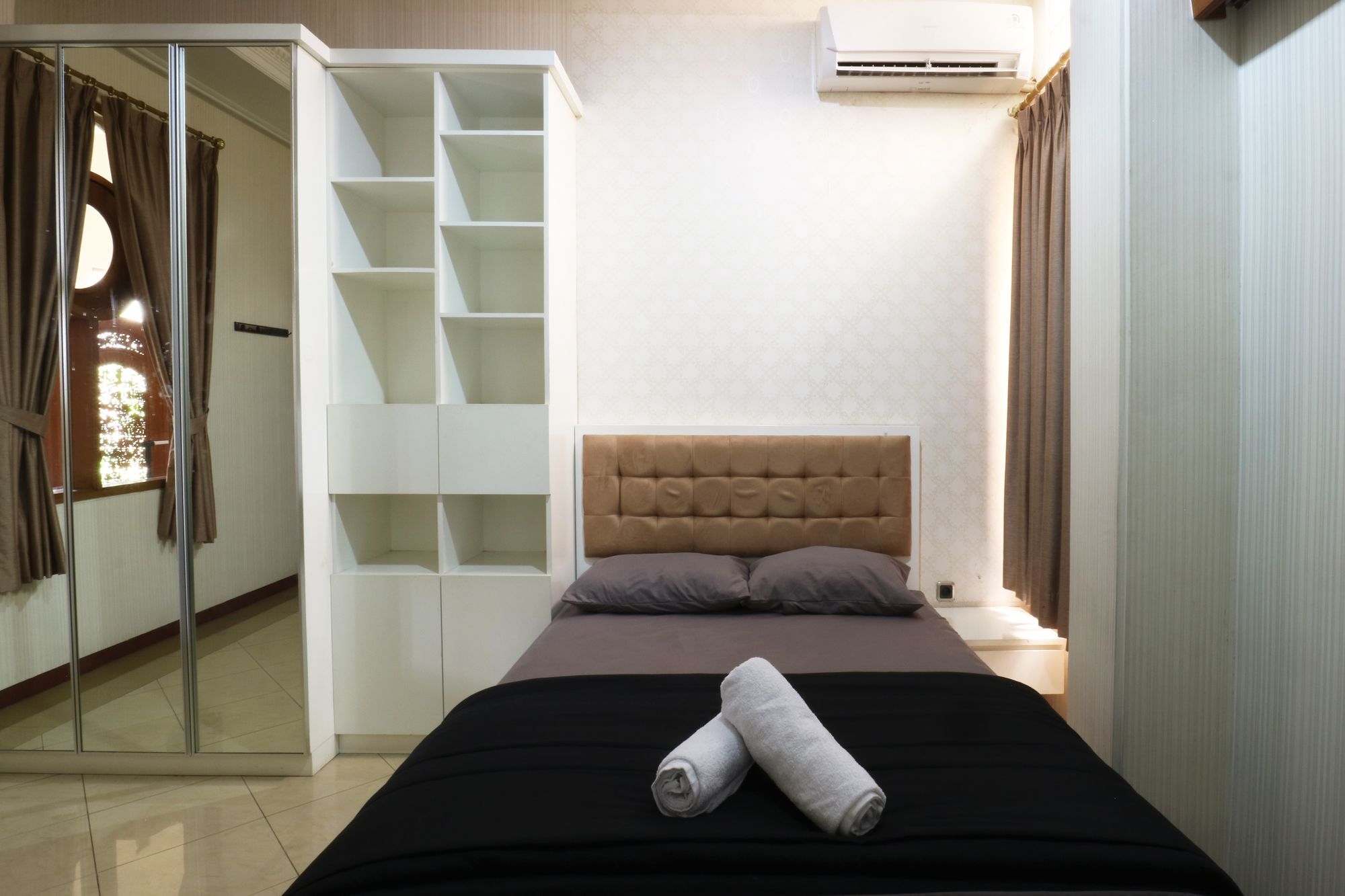 Maharani Guesthouse Tebet Syariah Джакарта Екстер'єр фото