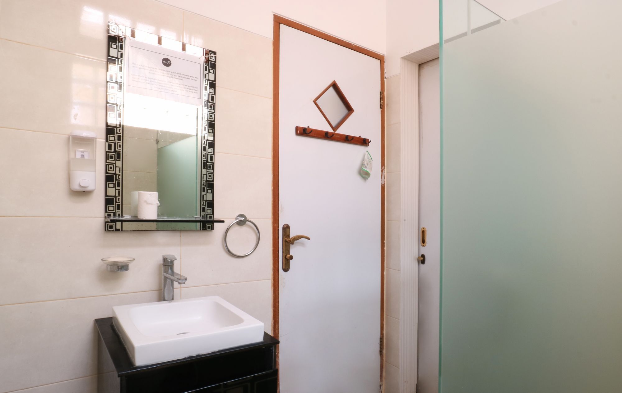 Maharani Guesthouse Tebet Syariah Джакарта Екстер'єр фото