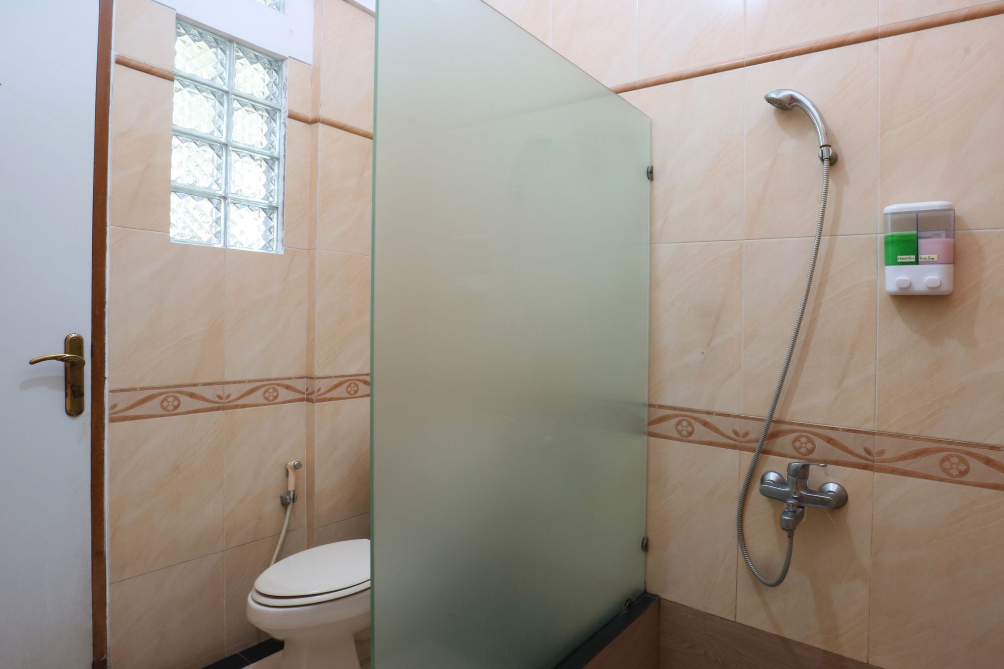 Maharani Guesthouse Tebet Syariah Джакарта Екстер'єр фото